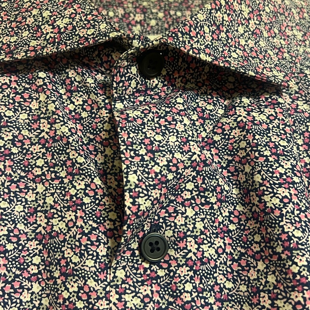 Men’s express slim fit button up. Long sleeve